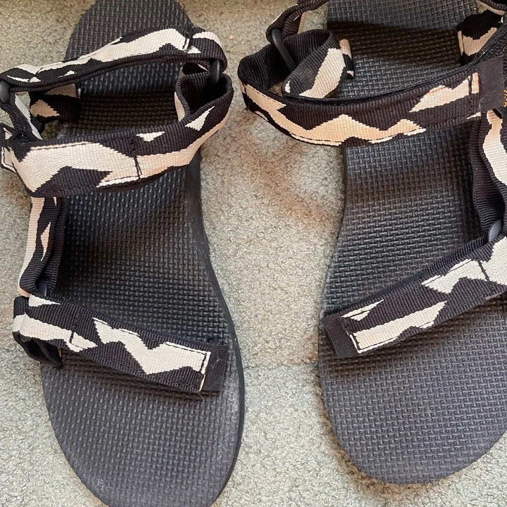 Stylish Black and White Teva Sandals - Picture 2 of 3